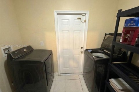 House in Fort Lauderdale, Florida 3 bedrooms, 125.51 sq.m. № 2048336 - photo 23