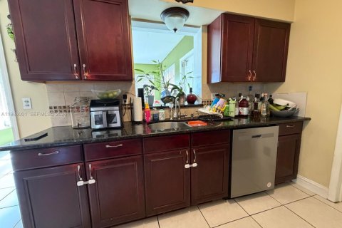 House in Fort Lauderdale, Florida 3 bedrooms, 125.51 sq.m. № 2048336 - photo 14