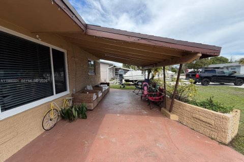 House in Fort Lauderdale, Florida 3 bedrooms, 125.51 sq.m. № 2048336 - photo 3