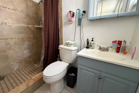 House in Fort Lauderdale, Florida 3 bedrooms, 125.51 sq.m. № 2048336 - photo 18