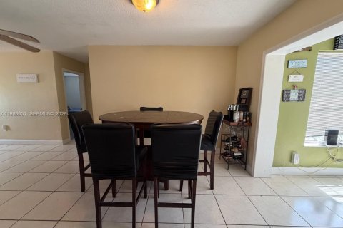 House in Fort Lauderdale, Florida 3 bedrooms, 125.51 sq.m. № 2048336 - photo 10