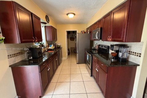 House in Fort Lauderdale, Florida 3 bedrooms, 125.51 sq.m. № 2048336 - photo 11