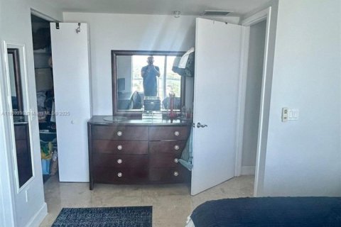 Condo in Miami, Florida, 2 bedrooms  № 2081830 - photo 22