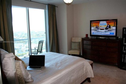 Condo in Miami, Florida, 2 bedrooms  № 2081830 - photo 16