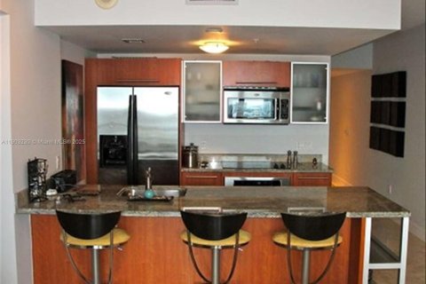 Condo in Miami, Florida, 2 bedrooms  № 2081830 - photo 10