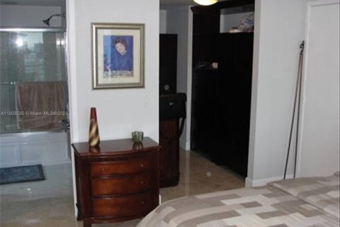 Condo in Miami, Florida, 2 bedrooms  № 2081830 - photo 8