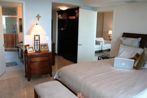 Condo in Miami, Florida, 2 bedrooms  № 2081830 - photo 15