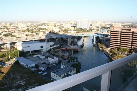 Condo in Miami, Florida, 2 bedrooms  № 2081830 - photo 14