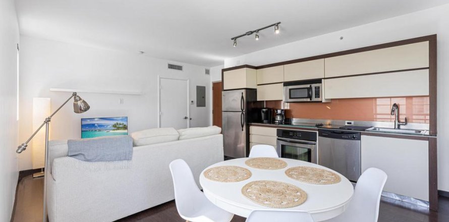 Apartment in Miami Beach, Florida 1 bedroom, 55.37 sq.m. № 2174127
