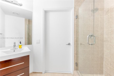 Condo in Miami, Florida, 3 bedrooms  № 1864221 - photo 18