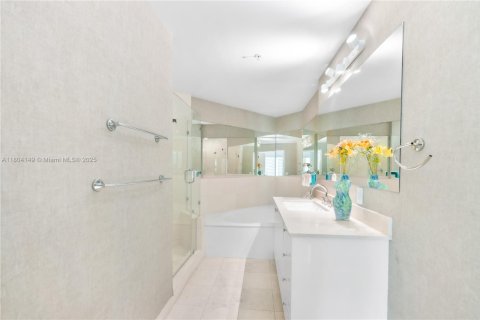 Condo in Miami, Florida, 3 bedrooms  № 1864221 - photo 27