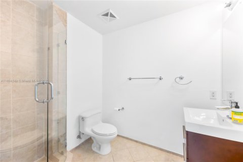 Condo in Miami, Florida, 3 bedrooms  № 1864221 - photo 16