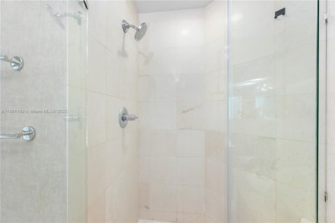 Condo in Miami, Florida, 3 bedrooms  № 1864221 - photo 28