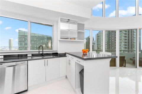 Condo in Miami, Florida, 3 bedrooms  № 1864221 - photo 12