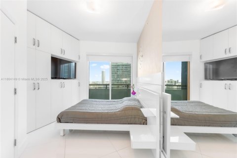Condo in Miami, Florida, 3 bedrooms  № 1864221 - photo 15