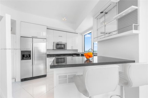 Condo in Miami, Florida, 3 bedrooms  № 1864221 - photo 8