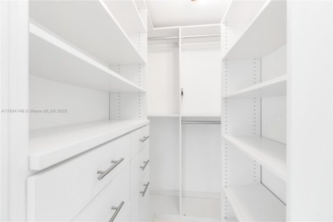 Condo in Miami, Florida, 3 bedrooms  № 1864221 - photo 21
