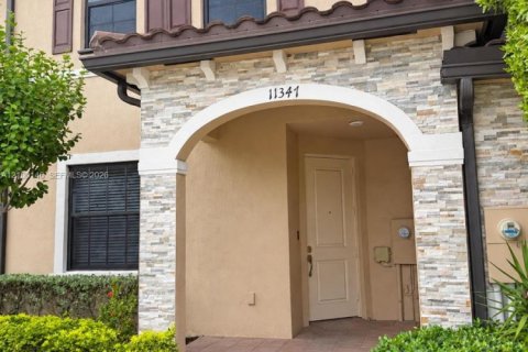 Townhouse in Homestead, Florida 3 bedrooms, 153.2 sq.m. № 2401491 - photo 7