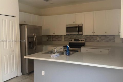 Townhouse in Homestead, Florida 3 bedrooms, 153.2 sq.m. № 2401491 - photo 9