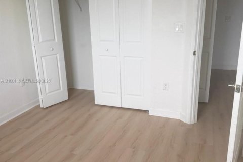 Townhouse in Homestead, Florida 3 bedrooms, 153.2 sq.m. № 2401491 - photo 5