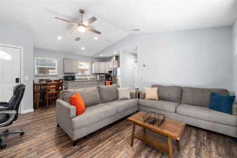 House in Gainesville, Florida 2 bedrooms, 75.99 sq.m. № 2121135 - photo 5