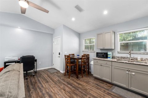 House in Gainesville, Florida 2 bedrooms, 75.99 sq.m. № 2121135 - photo 8