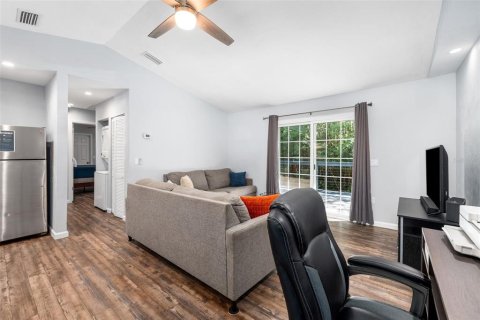 House in Gainesville, Florida 2 bedrooms, 75.99 sq.m. № 2121135 - photo 6