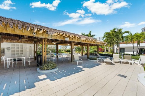 Condo in Aventura, Florida, 2 bedrooms  № 2017859 - photo 26