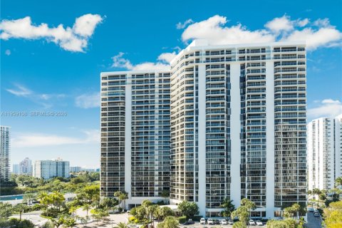 Condo in Aventura, Florida, 2 bedrooms  № 2017859 - photo 2