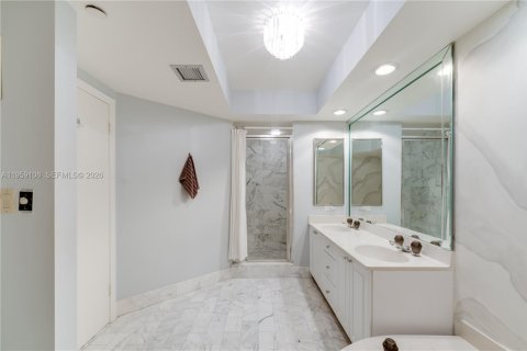 Condo in Aventura, Florida, 2 bedrooms  № 2017859 - photo 18
