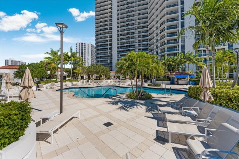 Condo in Aventura, Florida, 2 bedrooms  № 2017859 - photo 27