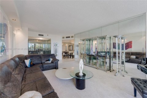 Condo in Aventura, Florida, 2 bedrooms  № 2017859 - photo 5