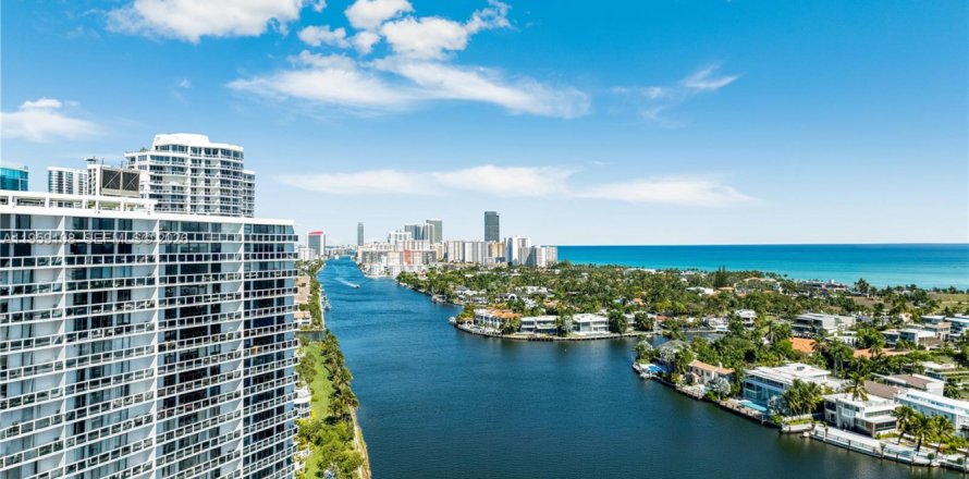 Condo in Aventura, Florida, 2 bedrooms  № 2017859