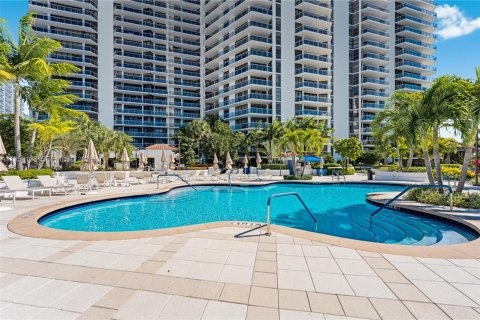Condo in Aventura, Florida, 2 bedrooms  № 2017859 - photo 28