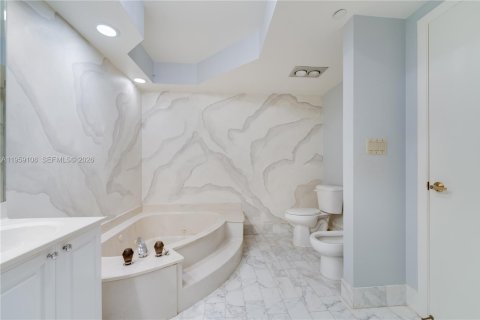 Condo in Aventura, Florida, 2 bedrooms  № 2017859 - photo 17