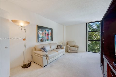 Condo in Aventura, Florida, 2 bedrooms  № 2017859 - photo 20