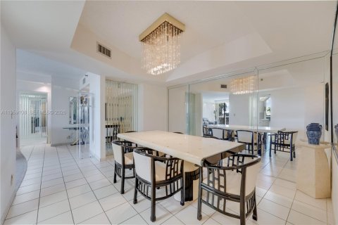 Condo in Aventura, Florida, 2 bedrooms  № 2017859 - photo 7