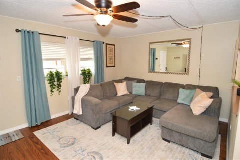 Condo in Largo, Florida, 1 bedroom  № 1905706 - photo 18