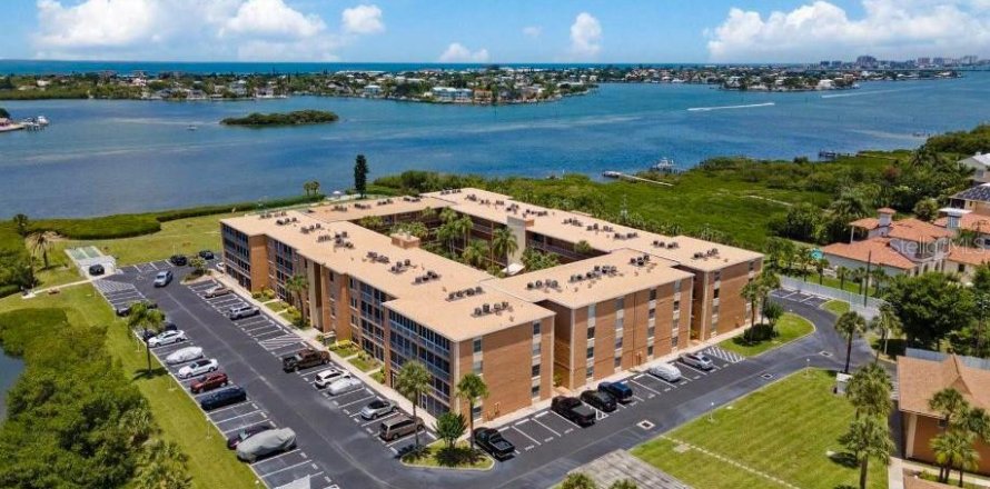 Condominio en Largo, Florida, 1 dormitorio № 1905706