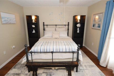 Condo in Largo, Florida, 1 bedroom  № 1905706 - photo 26