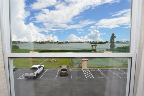 Condo in Largo, Florida, 1 bedroom  № 1905706 - photo 29