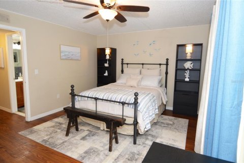 Condo in Largo, Florida, 1 bedroom  № 1905706 - photo 25