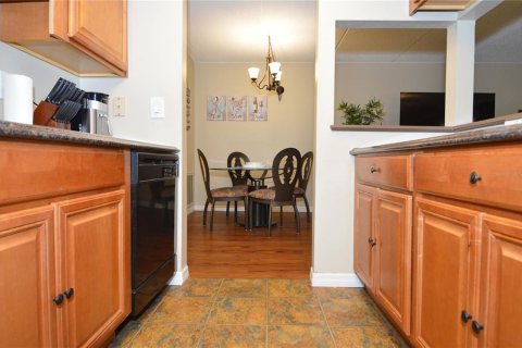 Condo in Largo, Florida, 1 bedroom  № 1905706 - photo 11