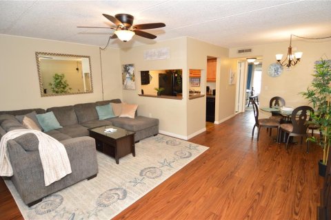 Condo in Largo, Florida, 1 bedroom  № 1905706 - photo 5