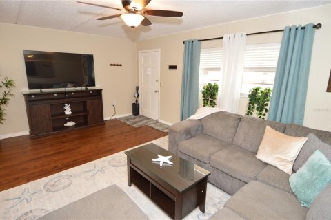 Condo in Largo, Florida, 1 bedroom  № 1905706 - photo 17