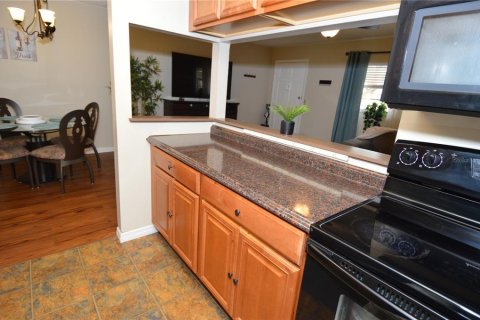Condo in Largo, Florida, 1 bedroom  № 1905706 - photo 10