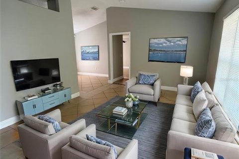 House in Kissimmee, Florida 3 bedrooms, 145.48 sq.m. № 2216726 - photo 3