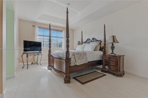 Villa ou maison à vendre à Miami, Floride: 4 chambres, 263.01 m2 № 1938020 - photo 27