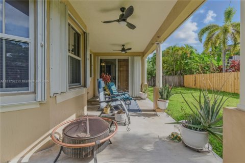 Villa ou maison à vendre à Miami, Floride: 4 chambres, 263.01 m2 № 1938020 - photo 23