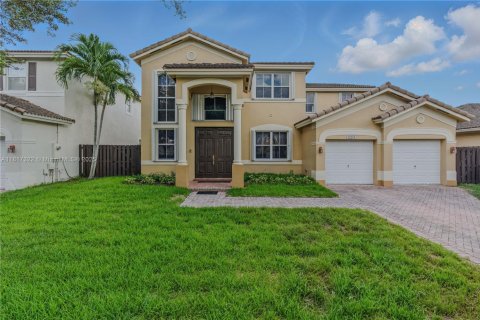 Villa ou maison à vendre à Miami, Floride: 4 chambres, 263.01 m2 № 1938020 - photo 2